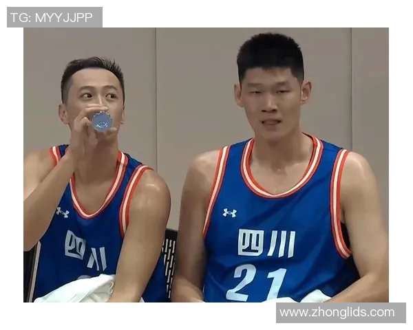 四川男篮节节开花！次节狂轰36-6，半场大胜湖北43分