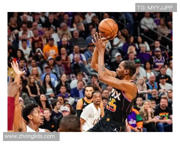 拒绝大逆转，终结太阳4连胜！米切尔轰34分10板7助，布克空砍32分